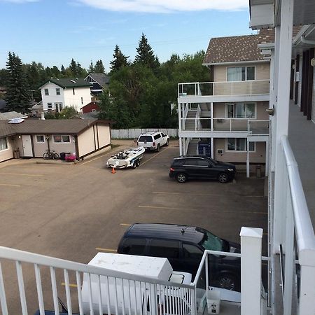 Raccoon Lodge Motel Sylvan Lake Exterior photo