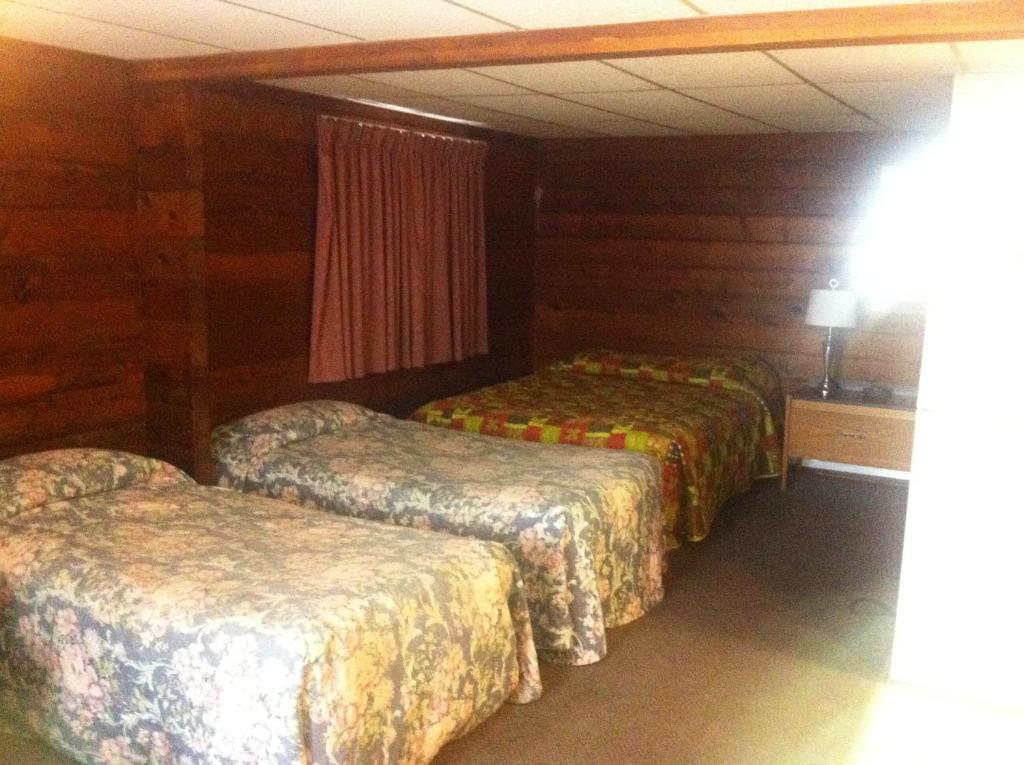 Raccoon Lodge Motel Sylvan Lake Room photo