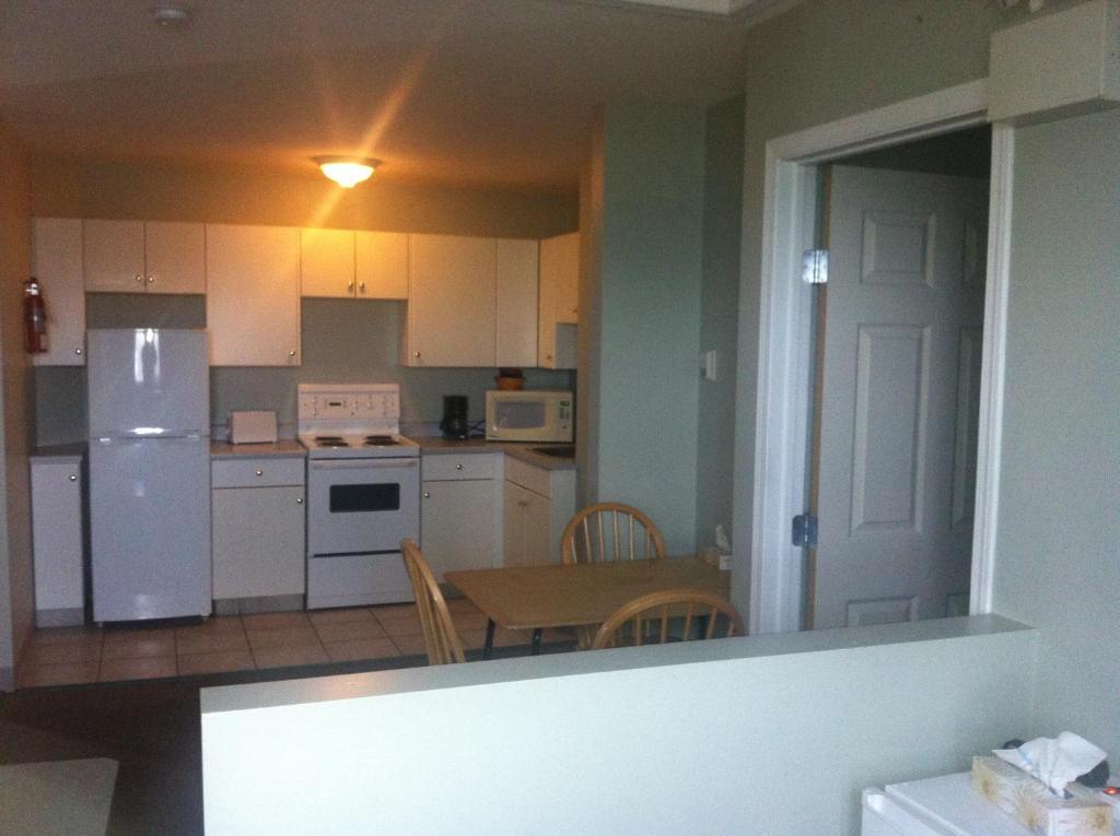 Raccoon Lodge Motel Sylvan Lake Room photo