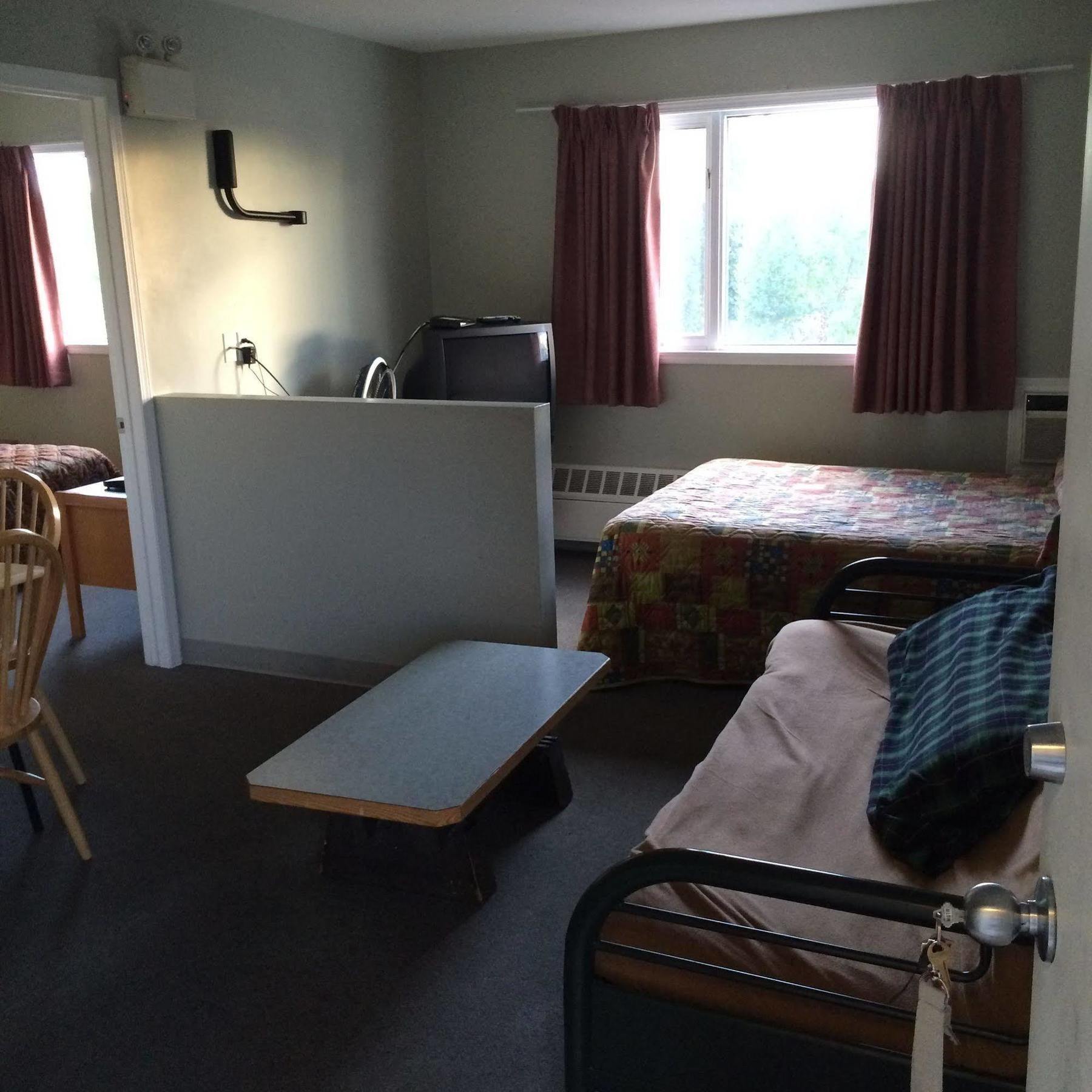 Raccoon Lodge Motel Sylvan Lake Exterior photo